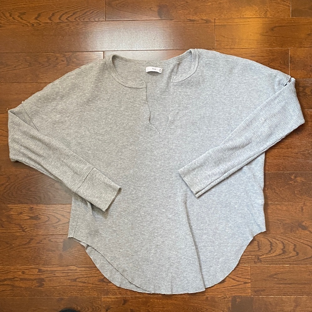 TNA Long Sleeve Waffle Knit Top Size Small Grey V-Neck Oversized Fit - Picture 1 of 11